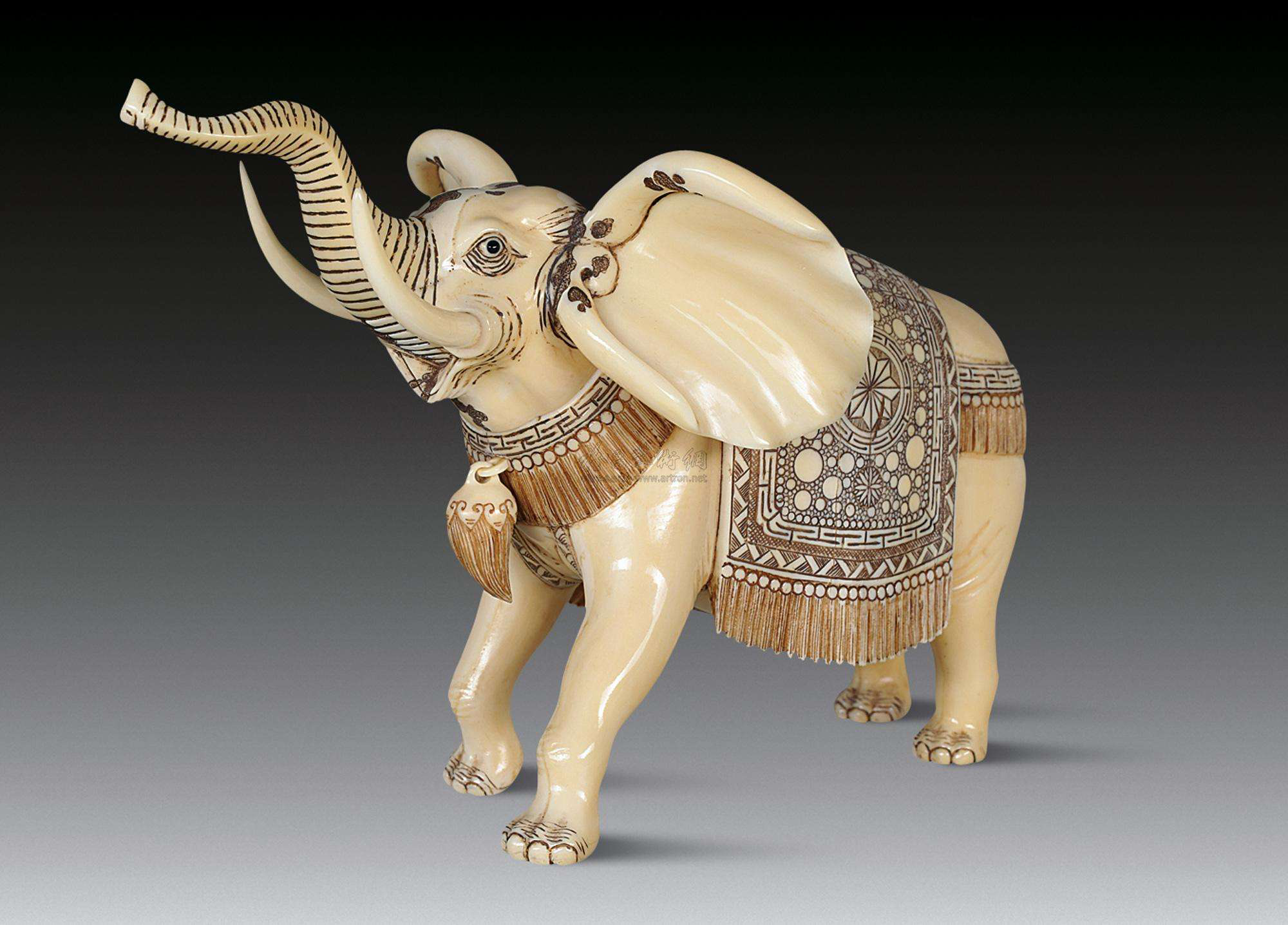 辦公寫(xiě)字臺(tái)風(fēng)水詳解，什么擺件能提升事業(yè)運(yùn)？(圖2)