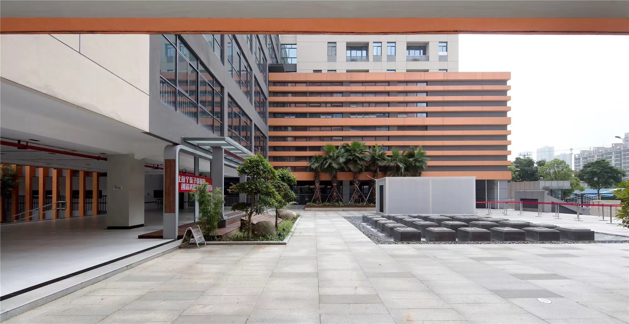 【學(xué)校案例】今泰裝飾在武漢市先后完成了與紅領(lǐng)巾學(xué)校6個(gè)校區(qū)的項(xiàng)目交付！(圖3)