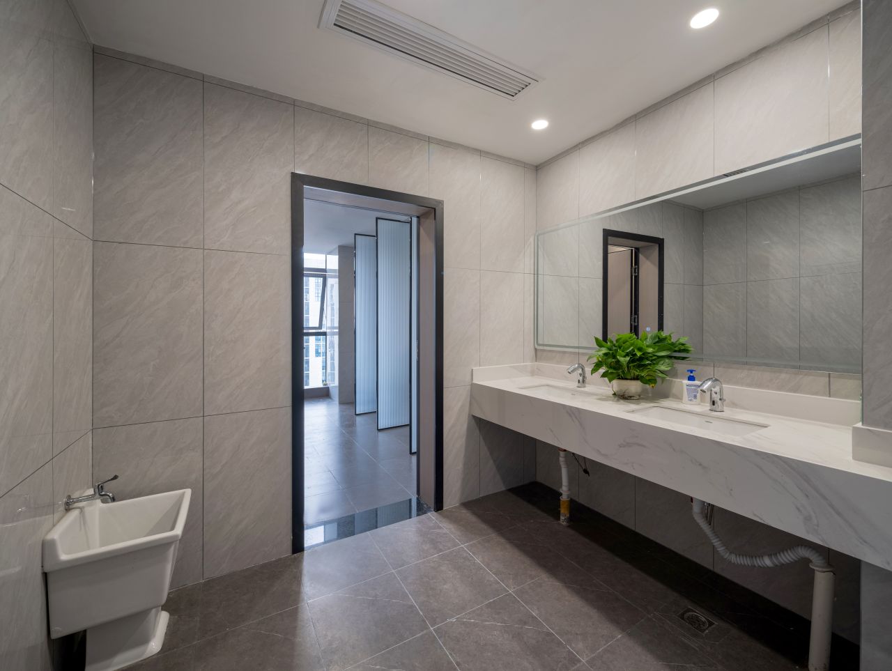 【完工案例】三相電力8000+㎡辦公室裝修項目圓滿交付并投入使用(圖43) 【完工案例】三相電力8000+㎡辦公室裝修項目圓滿交付并投入使用(圖43)